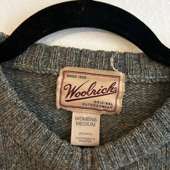 VINTAGE WOOLRICH 80's Heritage Handframed 100% Wool Crewneck Sweater in green - Picture 2 of 5